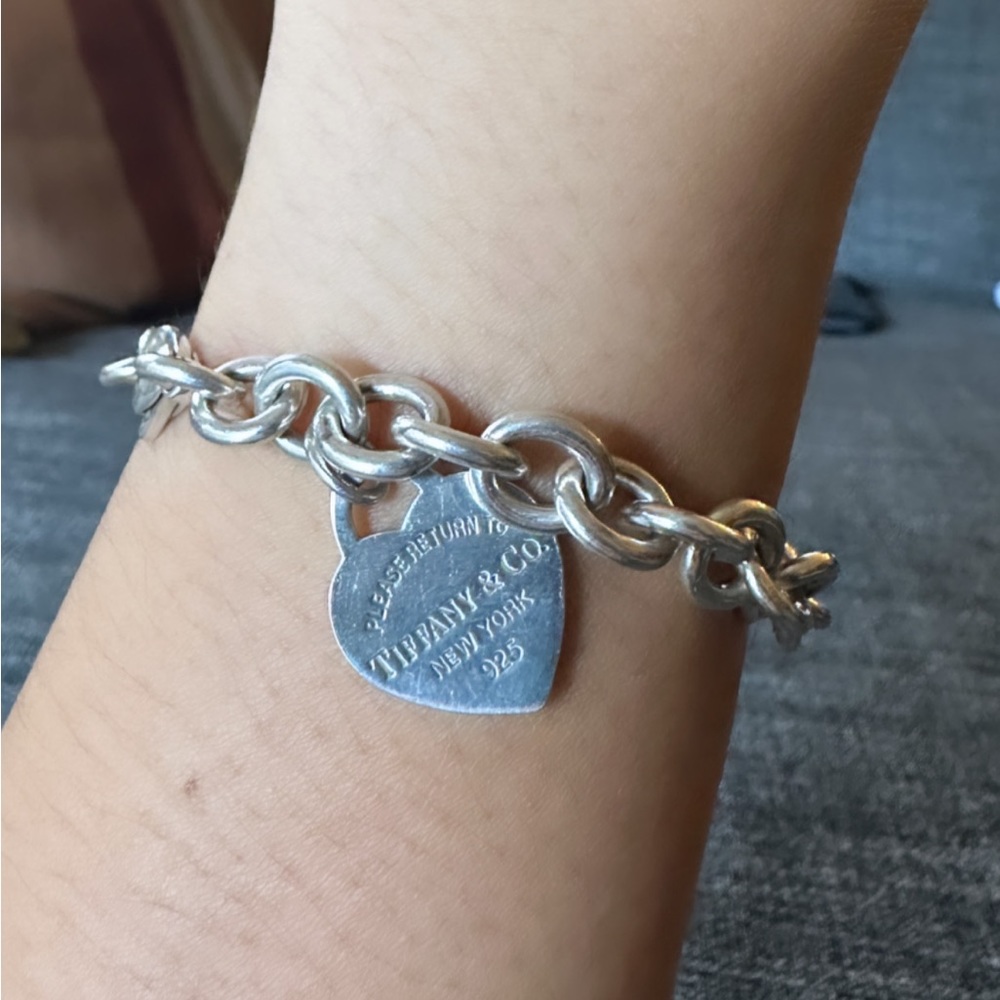 {tiffany & co} sterling silver charm bracelet w/ return to Tiffany heart charm